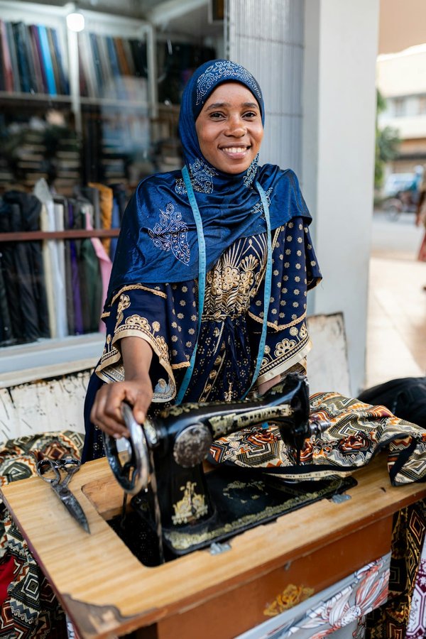 Unlocking Growth: Utilizing Online Workshops to Broaden Clientele for UK Art Studios